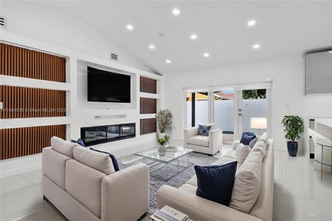Casa en venta en Hialeah, Florida, 4 dormitorios, 147.53 m2 № 1945079 - foto 10