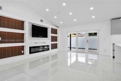 Casa en venta en Hialeah, Florida, 4 dormitorios, 147.53 m2 № 1945079 - foto 9