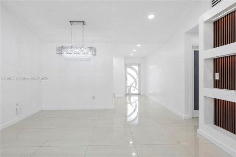 Casa en venta en Hialeah, Florida, 4 dormitorios, 147.53 m2 № 1945079 - foto 20
