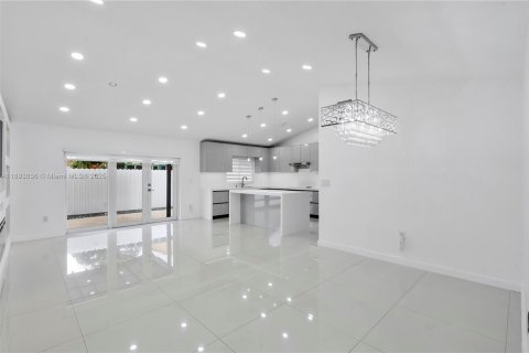 Casa en venta en Hialeah, Florida, 4 dormitorios, 147.53 m2 № 1945079 - foto 7