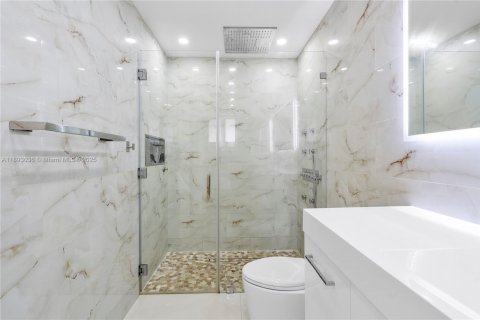 Casa en venta en Hialeah, Florida, 4 dormitorios, 147.53 m2 № 1945079 - foto 27