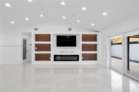 Casa en venta en Hialeah, Florida, 4 dormitorios, 147.53 m2 № 1945079 - foto 18