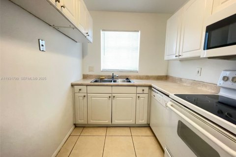 Снять в аренду кондоминиум в Уэст-Палм-Бич, Флорида 1 спальня, 55.74м2, № 2034782 - фото 4