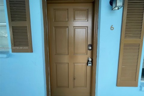 Снять в аренду кондоминиум в Уэст-Палм-Бич, Флорида 1 спальня, 55.74м2, № 2034782 - фото 3