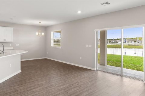 Villa ou maison à vendre à Winter Haven, Floride: 4 chambres, 206.89 m2 № 2330926 - photo 5