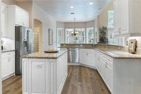 House in Gainesville, Florida 5 bedrooms, 348.2 sq.m. № 1681001 - photo 9