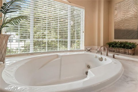 House in Gainesville, Florida 5 bedrooms, 348.2 sq.m. № 1681001 - photo 30
