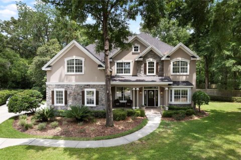 House in Gainesville, Florida 5 bedrooms, 348.2 sq.m. № 1681001 - photo 1