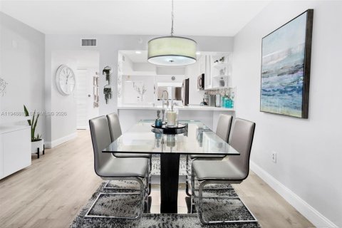 Купить кондоминиум в Тамарак, Флорида 2 спальни, 118.45м2, № 2007803 - фото 26