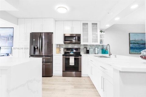 Купить кондоминиум в Тамарак, Флорида 2 спальни, 118.45м2, № 2007803 - фото 3