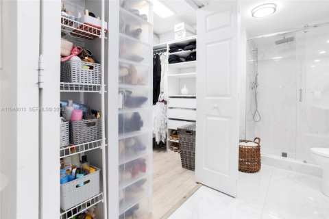 Купить кондоминиум в Тамарак, Флорида 2 спальни, 118.45м2, № 2007803 - фото 15