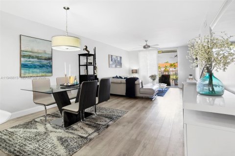 Купить кондоминиум в Тамарак, Флорида 2 спальни, 118.45м2, № 2007803 - фото 27