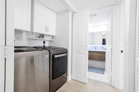 Купить кондоминиум в Тамарак, Флорида 2 спальни, 118.45м2, № 2007803 - фото 21