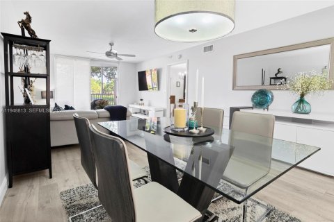 Купить кондоминиум в Тамарак, Флорида 2 спальни, 118.45м2, № 2007803 - фото 25