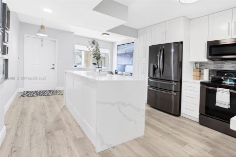 Купить кондоминиум в Тамарак, Флорида 2 спальни, 118.45м2, № 2007803 - фото 2