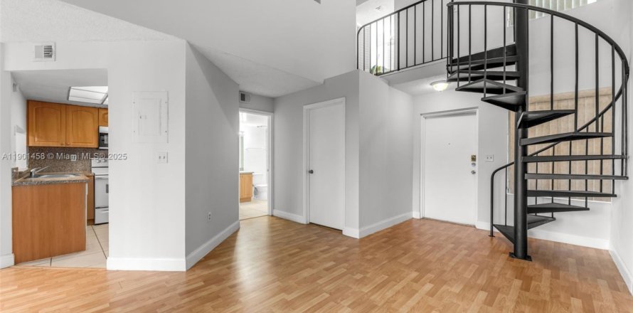 Condominio en Miami, Florida, 2 dormitorios  № 1951718