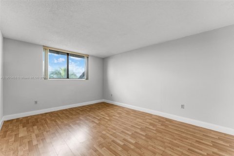 Condominio en alquiler en Miami, Florida, 2 dormitorios, 105.17 m2 № 1951718 - foto 8