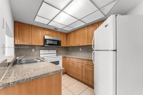 Condominio en alquiler en Miami, Florida, 2 dormitorios, 105.17 m2 № 1951718 - foto 5