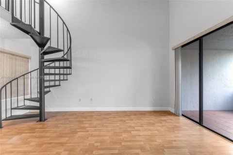 Condominio en alquiler en Miami, Florida, 2 dormitorios, 105.17 m2 № 1951718 - foto 3