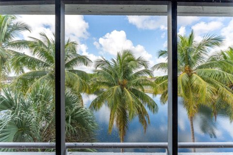 Condominio en alquiler en Miami, Florida, 2 dormitorios, 105.17 m2 № 1951718 - foto 16