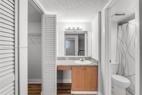 Condominio en alquiler en Miami, Florida, 2 dormitorios, 105.17 m2 № 1951718 - foto 11