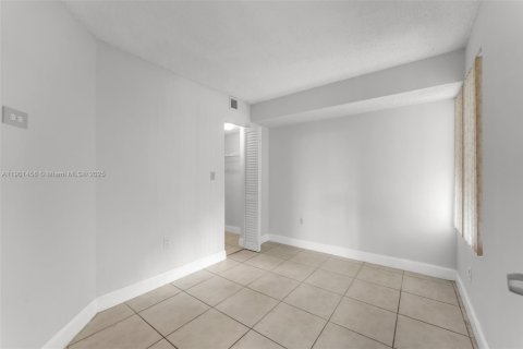 Condominio en alquiler en Miami, Florida, 2 dormitorios, 105.17 m2 № 1951718 - foto 12