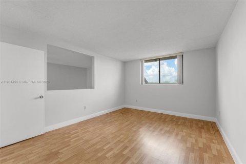 Condominio en alquiler en Miami, Florida, 2 dormitorios, 105.17 m2 № 1951718 - foto 9