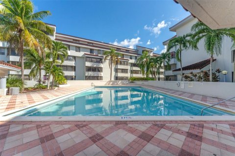 Condominio en alquiler en Miami, Florida, 2 dormitorios, 105.17 m2 № 1951718 - foto 19