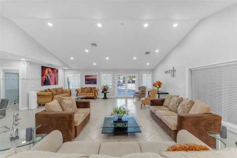 Condominio en alquiler en Miami, Florida, 2 dormitorios, 105.17 m2 № 1951718 - foto 17