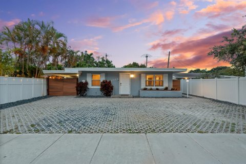 Casa en venta en Fort Lauderdale, Florida, 4 dormitorios, 165.55 m2 № 2184775 - foto 2