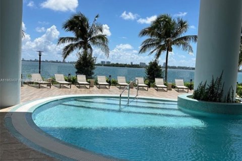 Condo in Miami, Florida, 1 bedroom  № 1891440 - photo 27