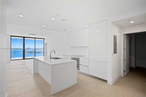 Condo in Miami, Florida, 1 bedroom  № 1891440 - photo 3