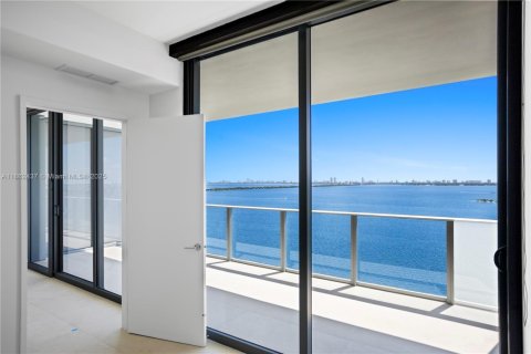 Condo in Miami, Florida, 1 bedroom  № 1891440 - photo 2
