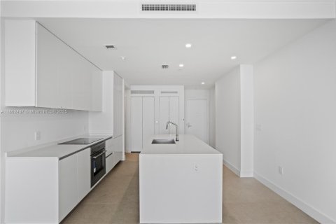 Condo in Miami, Florida, 1 bedroom  № 1891440 - photo 7