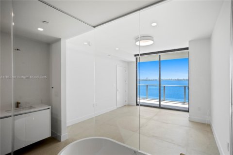 Condo in Miami, Florida, 1 bedroom  № 1891440 - photo 14
