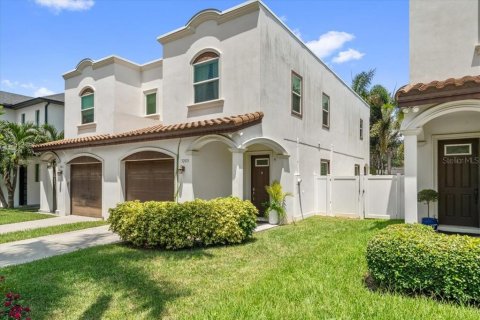 Townhouse in Tampa, Florida 3 bedrooms, 179.3 sq.m. № 2303264