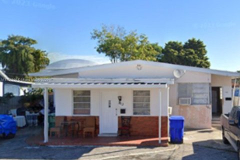Immobilier commercial à vendre à Miami, Floride: 237.92 m2 № 1854940 - photo 1