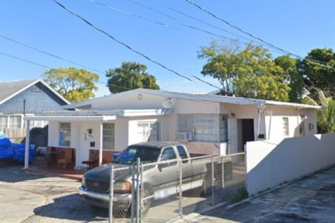 Immobilier commercial à vendre à Miami, Floride: 237.92 m2 № 1854940 - photo 2