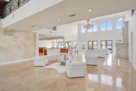 House in Fort Lauderdale, Florida 5 bedrooms, 668.9 sq.m. № 2176247 - photo 14