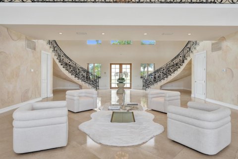 House in Fort Lauderdale, Florida 5 bedrooms, 668.9 sq.m. № 2176247 - photo 9