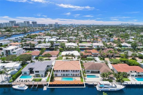 Villa ou maison à Fort Lauderdale, Floride 5 chambres, 668.9 m2 № 2176247