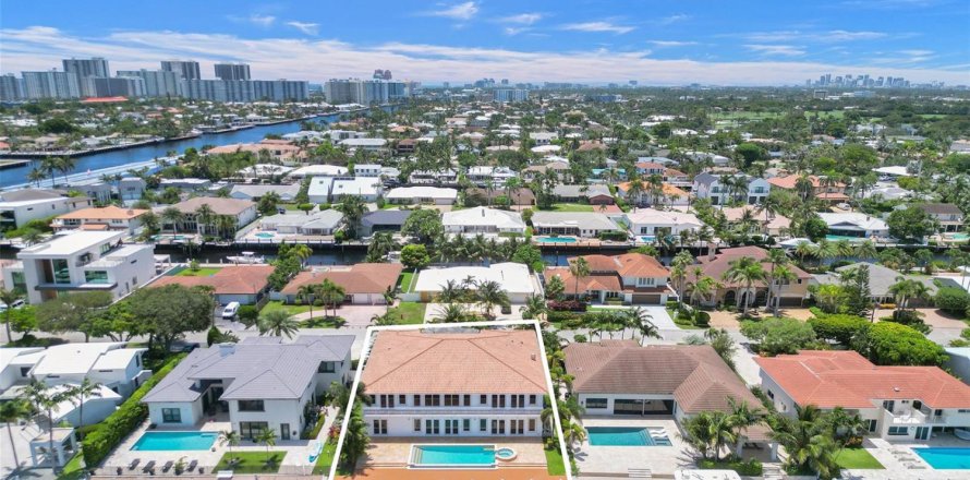 House in Fort Lauderdale, Florida 5 bedrooms, 668.9 sq.m. № 2176247
