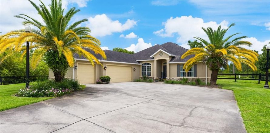 House in Orlando, Florida 4 bedrooms, 278.71 sq.m. № 1812895