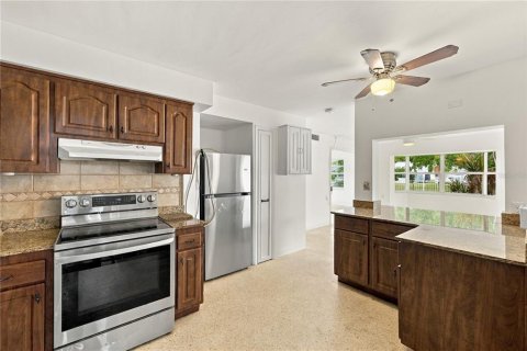 Villa ou maison à vendre à Saint Petersburg, Floride: 3 chambres, 138.42 m2 № 2405126 - photo 8