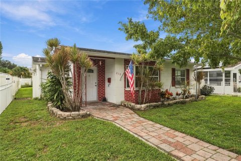 Villa ou maison à Saint Petersburg, Floride 3 chambres, 138.42 m2 № 2405126