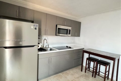 Commercial property in Miami, Florida 189.43 sq.m. № 2088266 - photo 2