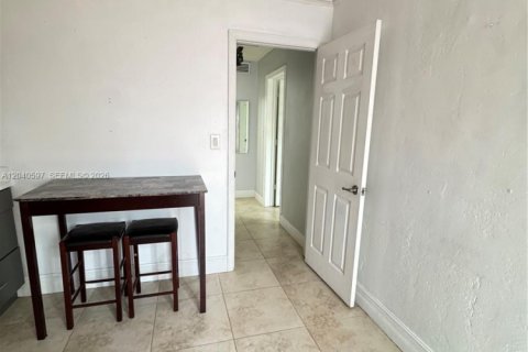 Commercial property in Miami, Florida 189.43 sq.m. № 2088266 - photo 4