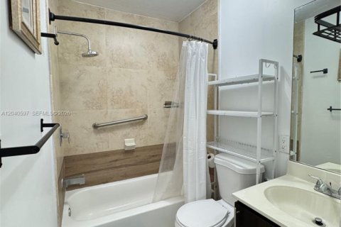 Commercial property in Miami, Florida 189.43 sq.m. № 2088266 - photo 8