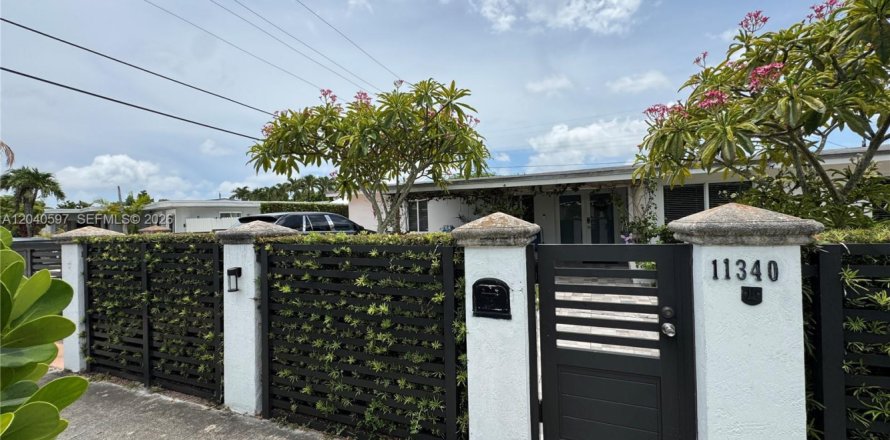 Commercial property in Miami, Florida 189.43 sq.m. № 2088266