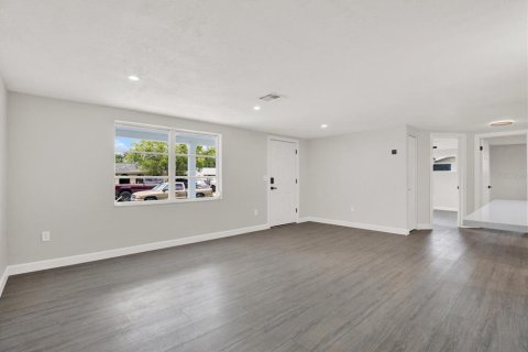 Casa en venta en New Port Richey, Florida, 4 dormitorios, 118.54 m2 № 1805075 - foto 3